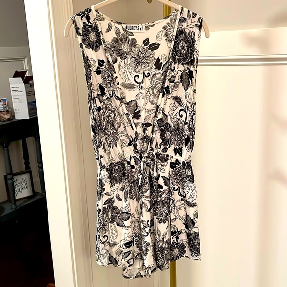 Audrey 3+1 Pants - EUC Audrey 3+1 Anthropology brand White & Black floral romper🖤💐 size large